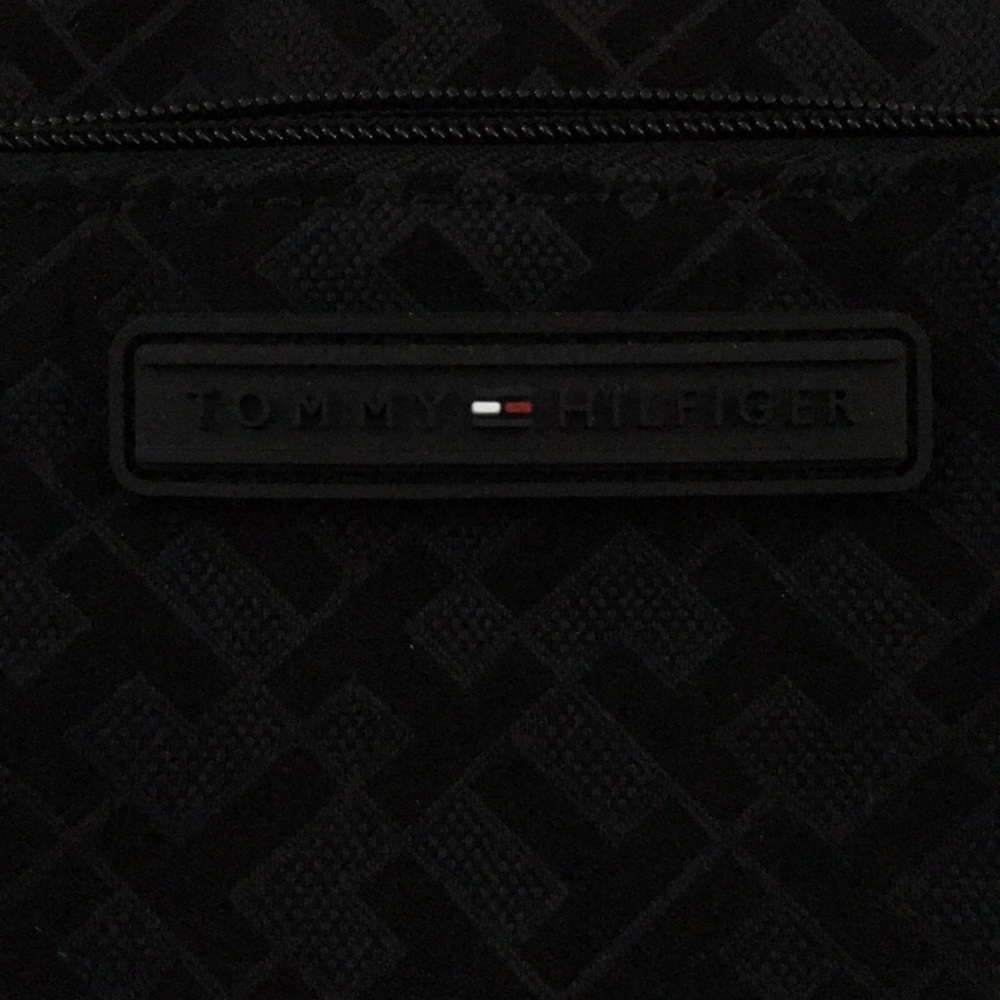 Tommy Hilfiger Black Fanny Pack / Crossbody - Picture 8 of 8